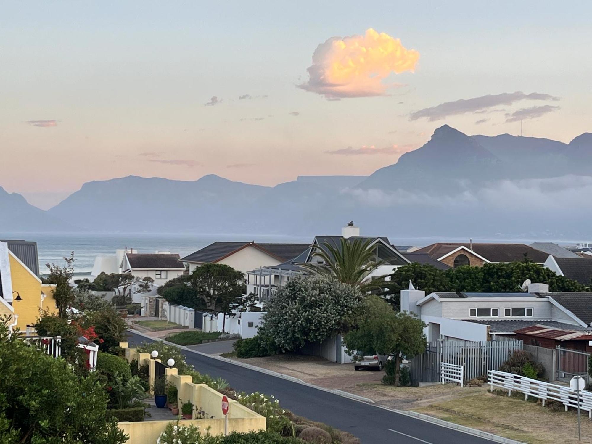 Storyhouse In Kommetjie Exterior photo